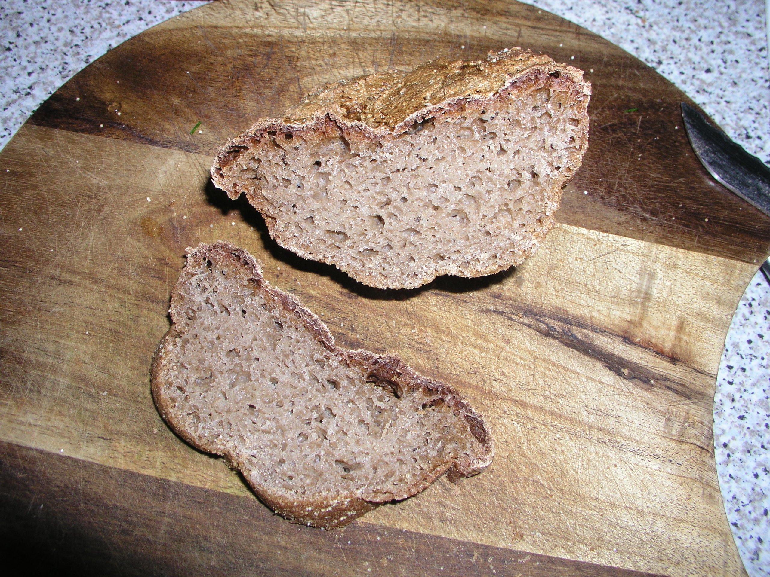 Schmetterlingsbrot - hier sind keine Schmetterling verbacken, sondern die Backform hat zu dieser interessanten Form geführt.