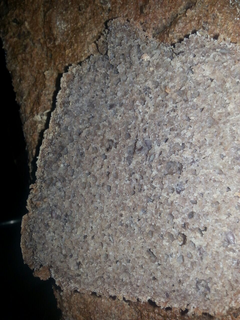 Dinkel-Roggen-Sauerteigbrot mit Leinsaat